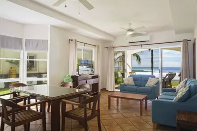 Image de Villas Iguana A-14: Beachfront Condo!