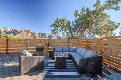 Image de Sedona Uptown Digs: Spacious luxury home with stunning red rock views, sleeps 9.