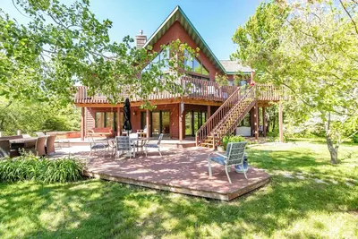 Image de Large Lakefront Home On Lake Petenwell  With Volleyball Court