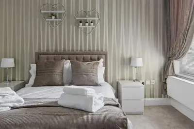 The Roost Group - 2 Bedrooms - Apartment #6