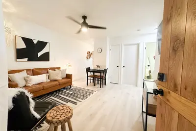 Image de Updated 2-bedroom apartment near Kaiser & 1 mile from Hwy 99