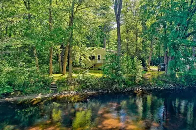 Image de 80' of direct waterfrontage on the Crooked River