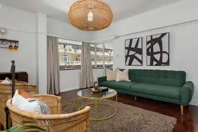 Image de Retro Chic living in heart of Sea Point