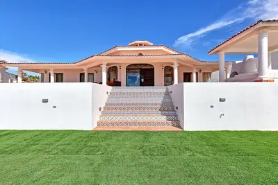 Image de Blue Water Beach House 5br Beachfront