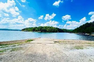 Image de Charming house with lake view, neighborhood beach