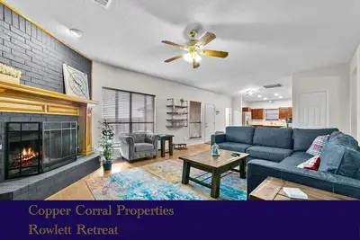 Image de Newly Renovated Pool/Spa | Luxe 4b Rowlett Retreat | Lake View | Whole Home