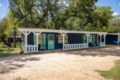 Cabin 1 - One bedroom near the Arcade and Pool