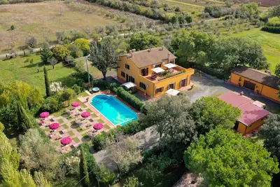 Image de Maison de 65 mc avec piscine dans la campagne toscane Ă seulement 3 km de la mer