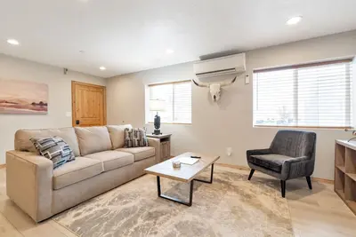 Image de Brand New Gorgeous 1 Bd/2 Bth central to ski resorts!