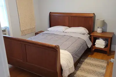 Image de Sleeps 10, close to shopping centers on quiet dead end street.