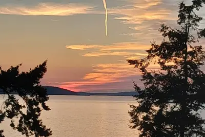 Image de Cozy Camano Island Retreat & Gallery w/beach access.