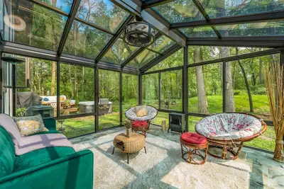 Image de Luxury Lake Geneva cottage w/ sauna + hot tub + geodesic dome on 2-acres