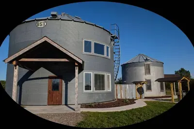 Image de Luxury Silo, King bed Wi-Fi, Hot Tub Xtra\n