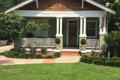 Image de Historic Summerville Bungalow 2 miles to Course