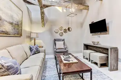 Image de In Historic District, Heated Pool Access