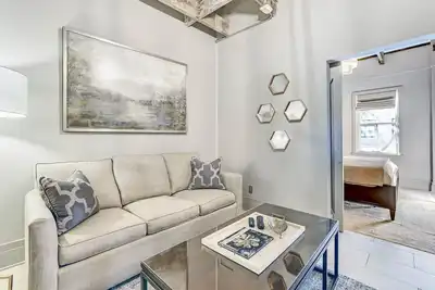 Image de Modern Interior, Heated Pool Access