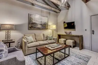 Image de Modern Interior, Heated Pool Access