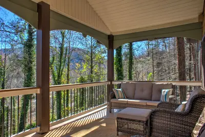 Image de Moonshine Hideaway | Vintage Treehouse Cabin Near Lake Lure + Biltmore Pass