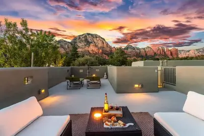 Image de RedRockViews Gr8Location Hiking 4br 5Beds 4Baths RooftopDeck GameRm DogsWelcome