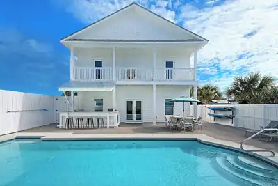Image de Epic! Ocean views! Sleeps 20! Pool! Golf cart!