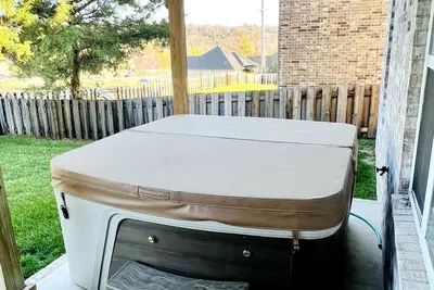 Image de Family friendly modern home w/hot tub & game room