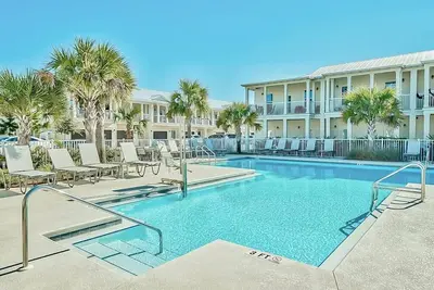 Image de Coastal Getaway-Heated Pool-Golf Cart Included-Walk to Beach! !