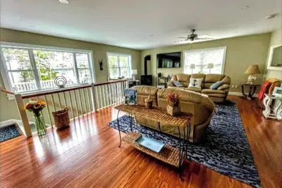 Image de Slack Tide Carriage House- Oceanfront & Brand new. Exceptional!