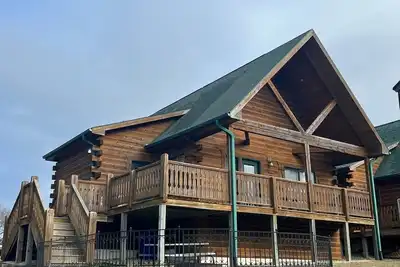 Image de Cozy 3 Bed 2 Bath Cabin located next to Three Bears Resort in Warrens Wisconsin