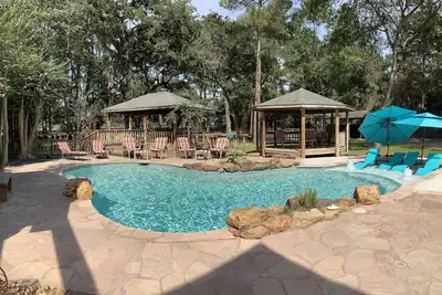 Image de Country resort 5 bedroom Main House and 1 bedroom guest house combined.