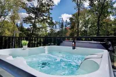 Image de Riverfront Oasis on 55 Pvt Acres with Wifi, Sauna and Hot Tub