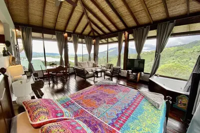 Image de Birdsong Villa. Romantic Suite w/ Jacuzzi & Volcano View.