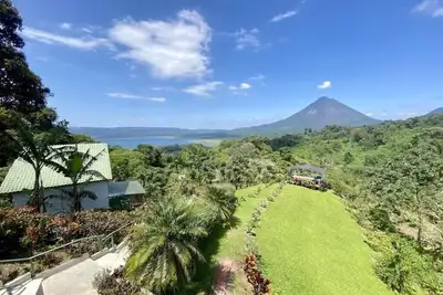Image de Arenal Birdsong. Entire Villa w/ Stunning Volcano & Lake Views