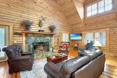 Image de Hickory Hills Cabin | Pet Friendly, Lake Sequoyah Views Minutes from Downtown