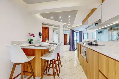 Image de Lovely apartment with pool, kitchenette, & ping pong