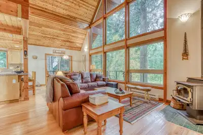 Image de Gorgeous home with views of the river, fireplace, washer/dryer, & dog-friendly