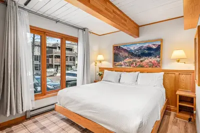Image de Stay In The Heart Of Aspen! Steps to Gondola, Shops, Dining. Wood Fp, W/D, First Floor Easy Access!