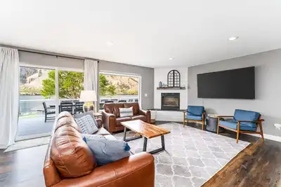 Image de Riverfront home with beach access, cabana, dock, private buoy, fast WiFi & Ac