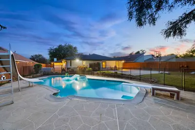 Image de Tourists Dream Home, Pool w/Game Room, King Beds, 5 Beds/3 Baths, Sleeps 14