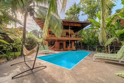 Image de beautiful 2 floor house - a min walk to beach