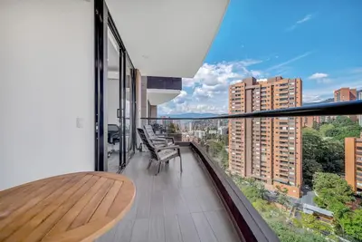 Image de Class 1404 · 2bd Apt-5mins to Provenza w/ private balcony & 2ac