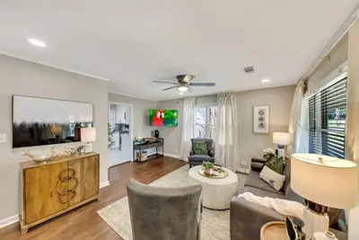 Image de Ath - Marietta/Smyrna convenience! Fenced yard and pet friendly. Beautiful!