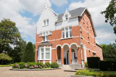 Image de Beautiful mansion from 1925