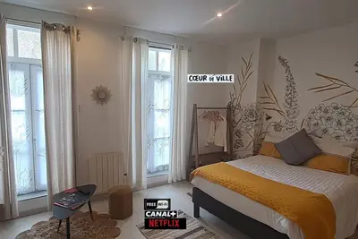 Image de Les Arcades Studio in the heart of town, near Puy du Fou, with Wi-fi, Netflix, Canal+.