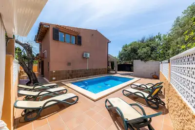 \"Villa S'hort de Cal Rei\" avec piscine privée, terrasses privées et Wi-Fi.