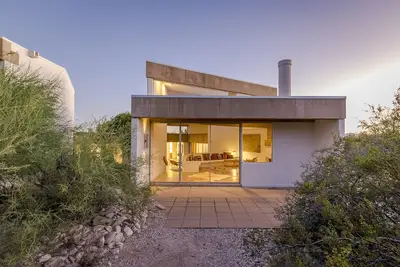 Image de A Refuge of Modern Design and Luxury - Magnificent desert retreat