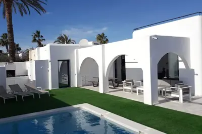 Image de Villa with private pool, WiFi & parking in Puerto Rey only 100m to the beach.