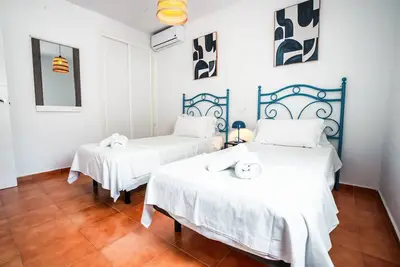 Image de Escuela Village | Appartement Quadruple Place des Orangers