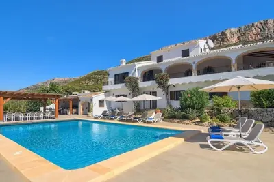 Sunset Villa, Javea - sleeps 14 with private pool, tennis and padel court