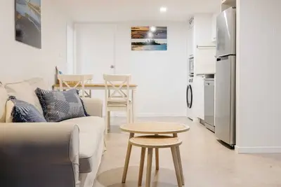 Image de Moffat Beach Coastal Contemporary Unit B