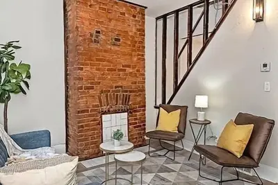 Hip & Bright 2br Lawrenceville Home -Easy Parking
